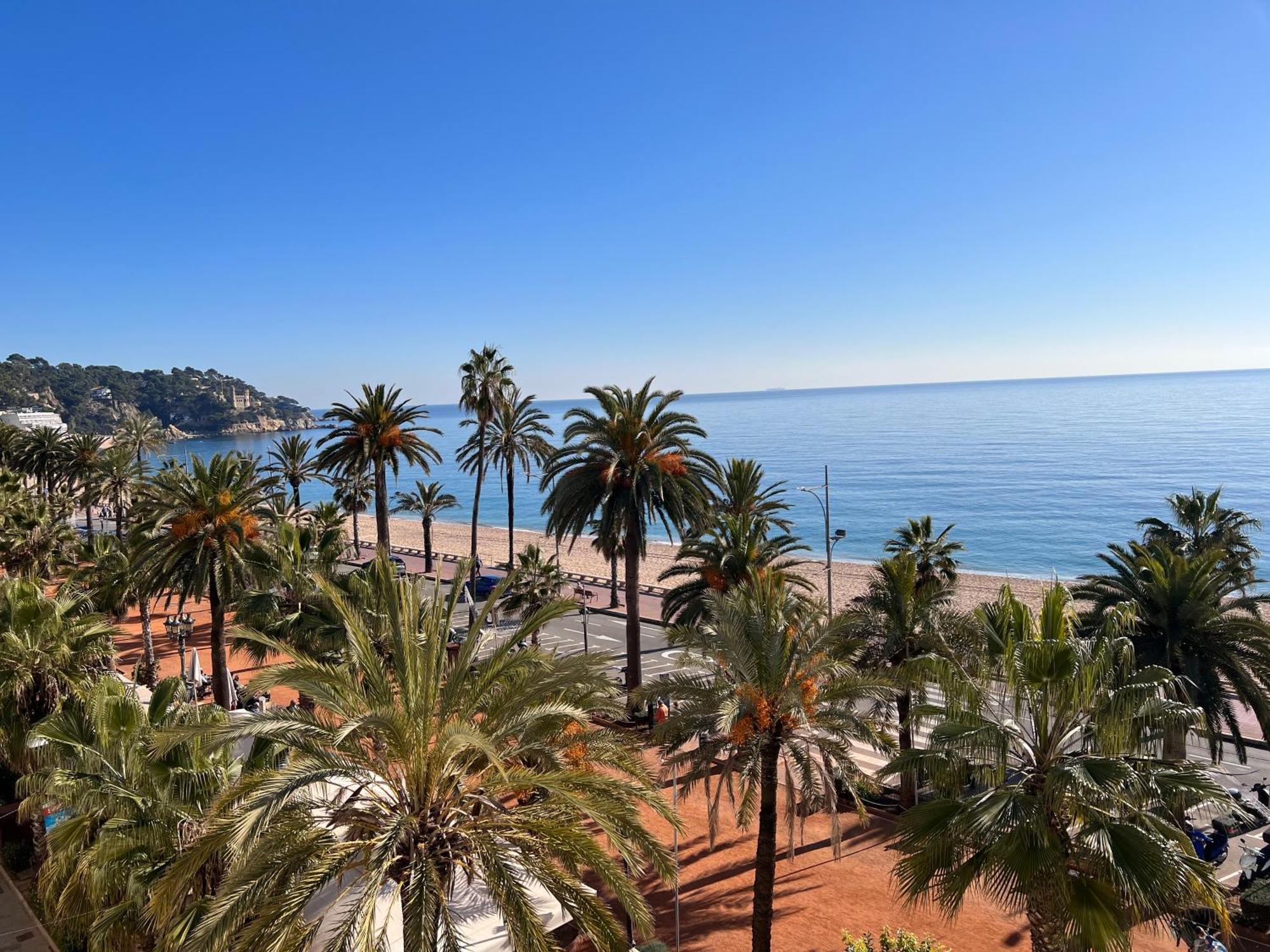 Apartment Mediterranean In Next To The Sea